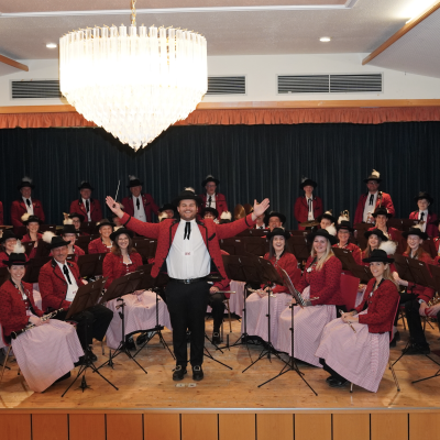 Mkl Gruppe Sitzend Lachend Schmal